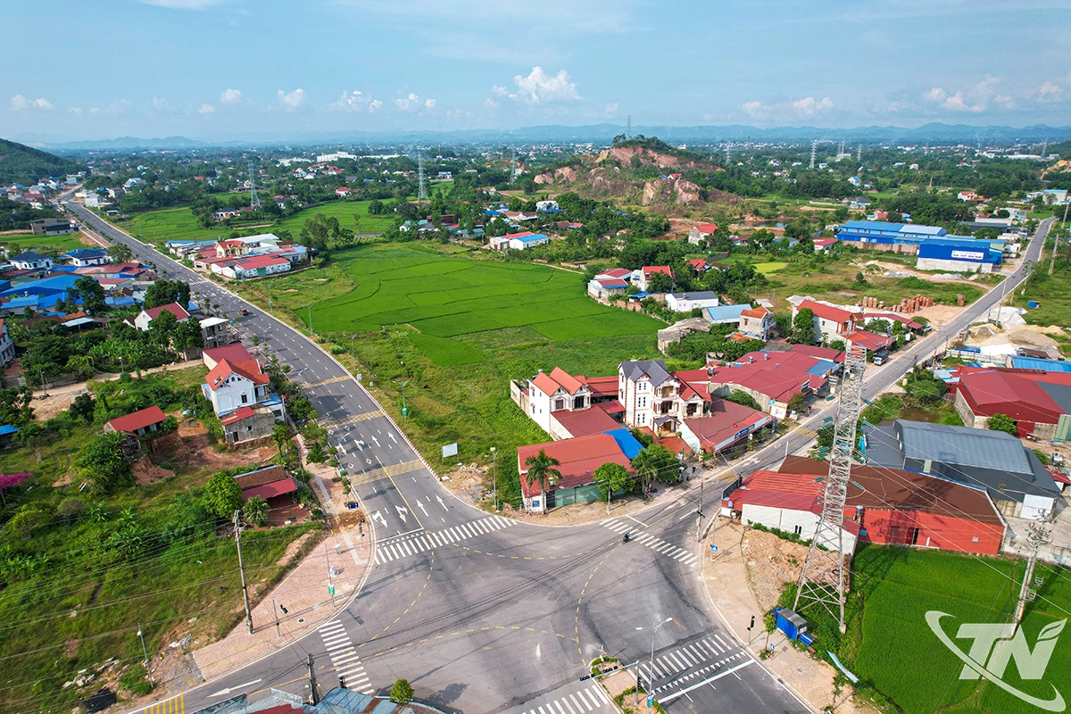 Đường nối ĐT 261 – ĐT 266 kết nối 2 khu công nghiệp trọng điểm của tỉnh là KCN Yên Bình và KCN Điềm Thụy.