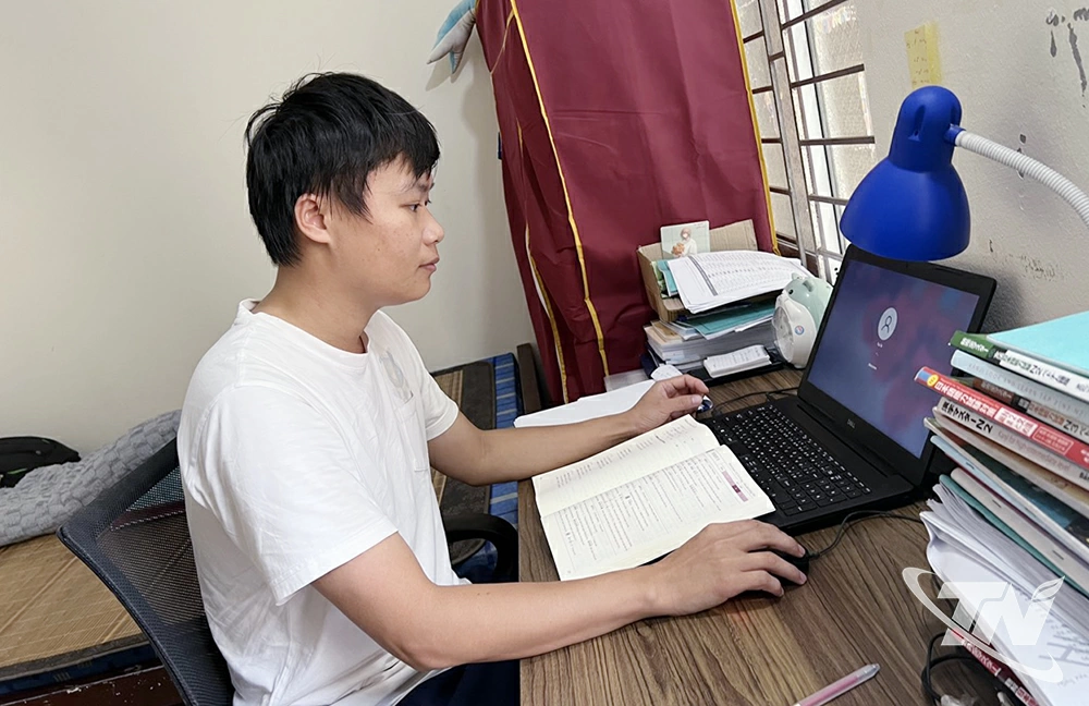 Sinh viên tại khu trọ của gia đình ông Phạm Minh Tuấn, xóm Sơn Tiến, phường Quyết Thắng luôn có ý thức giữ gìn vệ sinh sạch, đẹp.