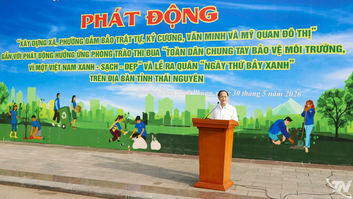 Đồng chí Nguyễn Linh, Phó Chủ tịch Thường trực UBND tỉnh phát động phong trào.