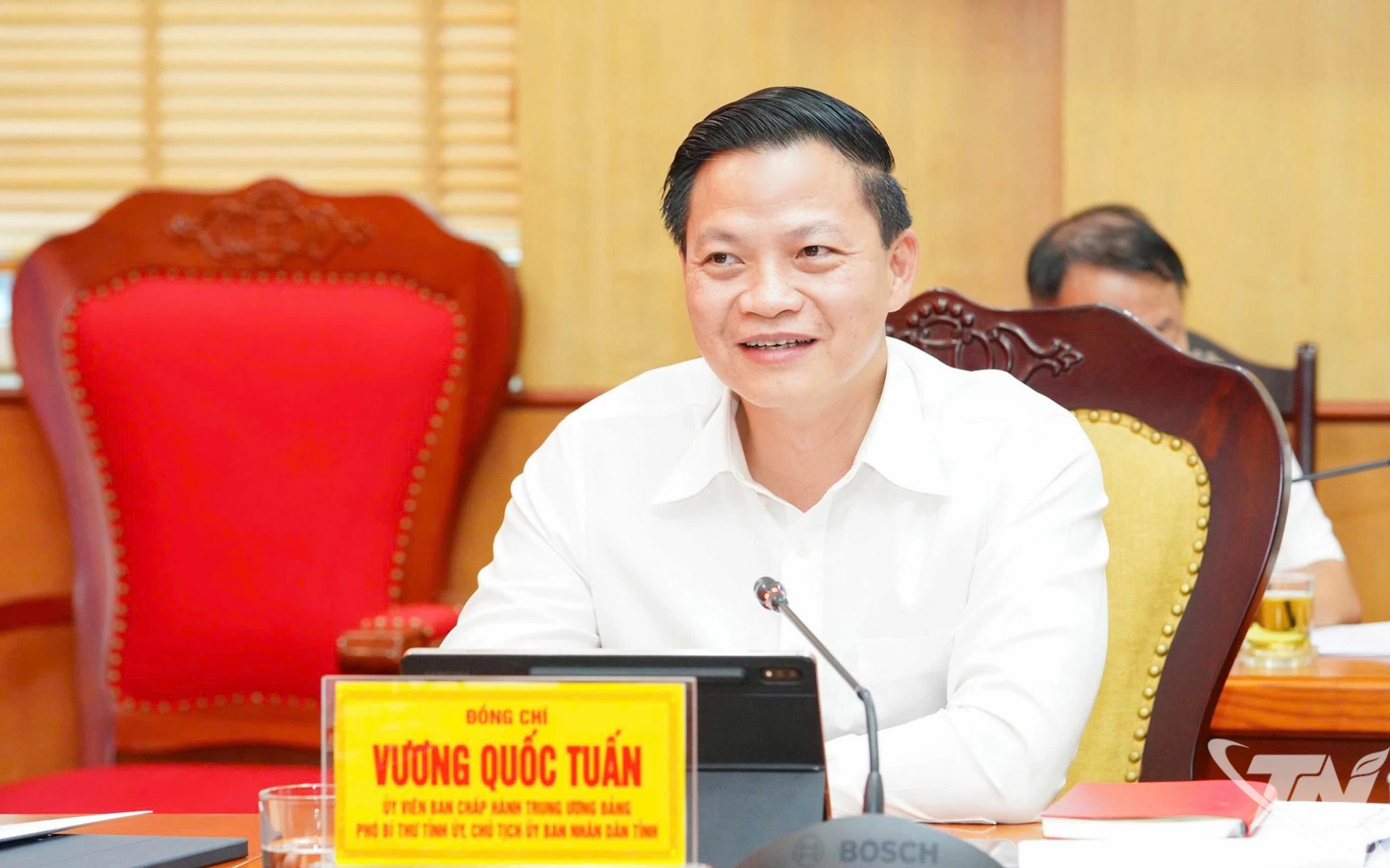 Đồng chí Vương Quốc Tuấn, Ủy viên Trung ương Đảng, Phó Bí thư Tỉnh ủy, Chủ tịch UBND tỉnh, thảo luận tại Hội nghị.