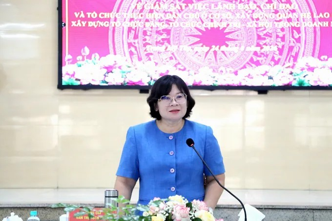 Đồng chí Văn Thị Bạch Tuyết phát biểu kết luận
