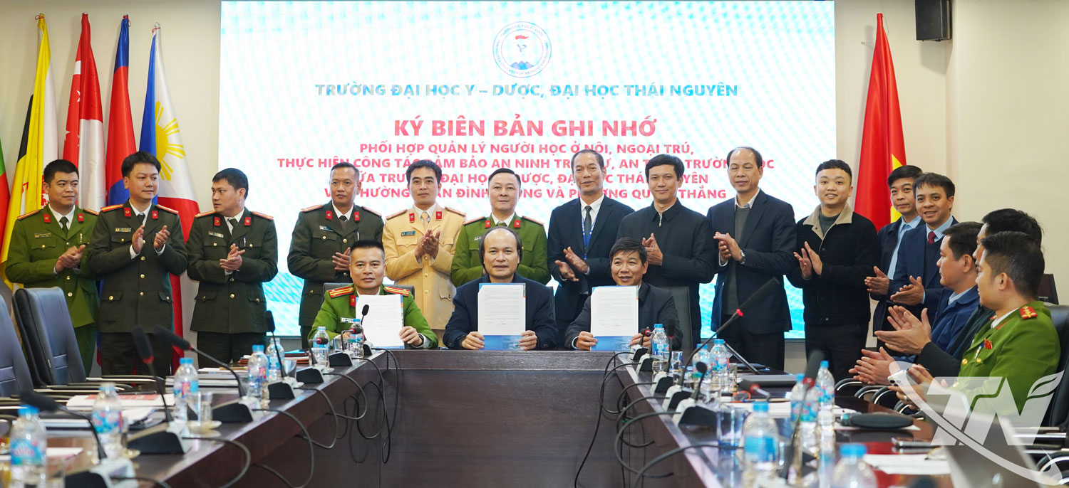 Ký kết biên bản ghi nhớ giữa trường Đại học Y - Dược với phường Phan Đình Phùng.