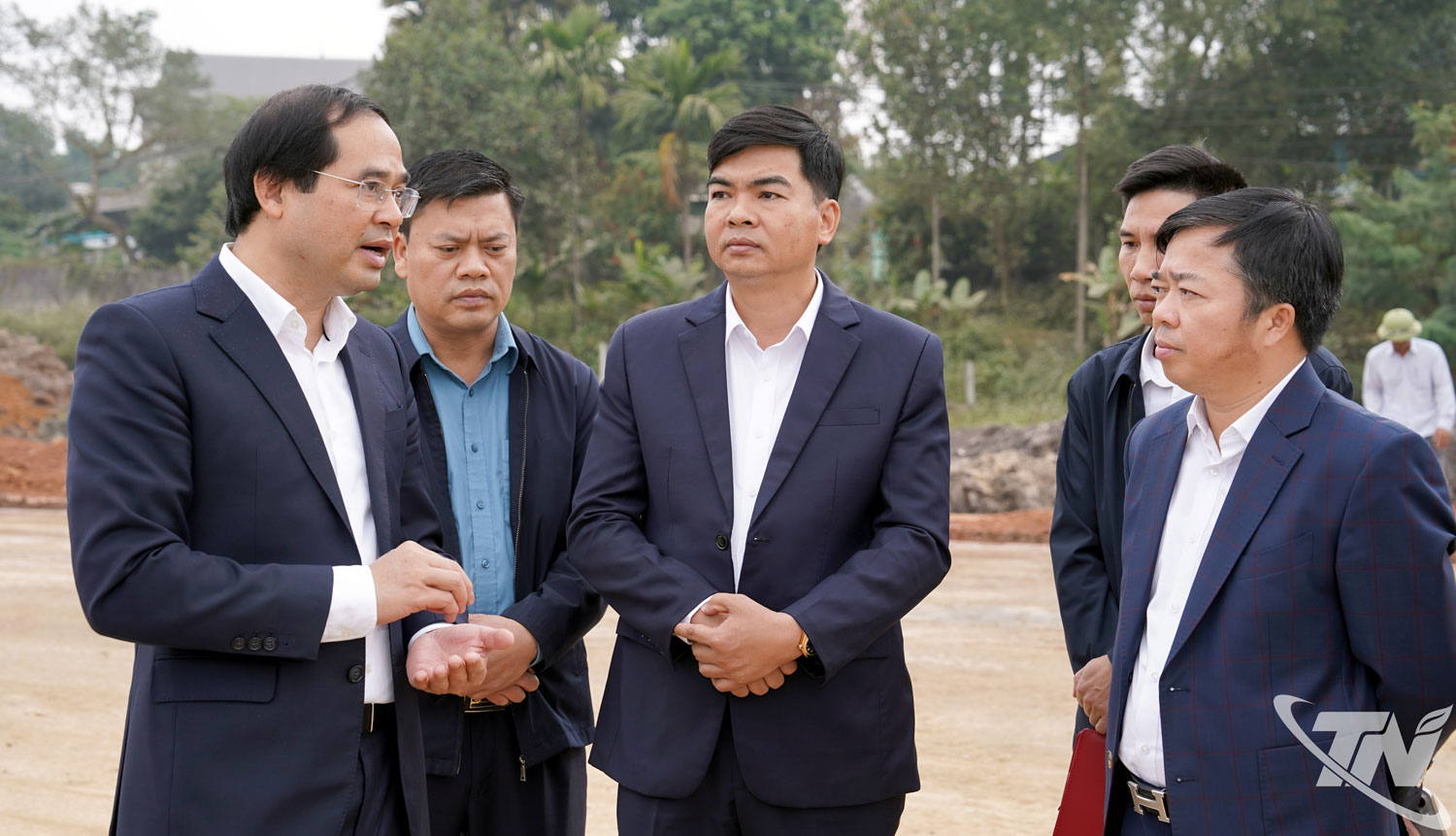 Đồng chí Bí thư Tỉnh ủy yêu cầu Ban Quản lý dự án đầu tư xây dựng công trình giao thông và nông nghiệp tỉnh tăng cường kiểm tra hiện trường, kịp thời tháo gỡ vướng mắc của dự án