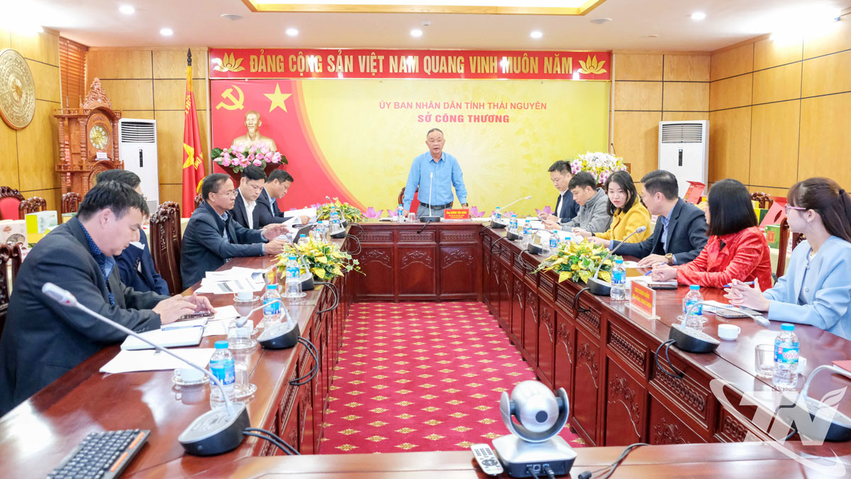 Quang cảnh cuộc họp.