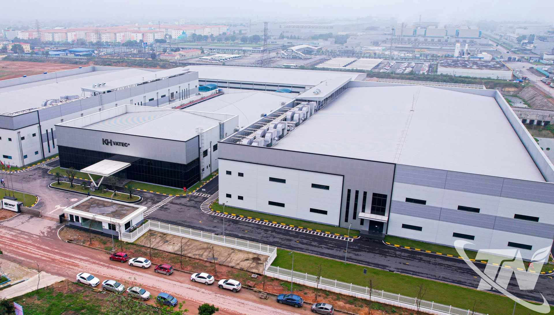 Nhà máy sản xuất, lắp ráp các linh kiện điện tử của Công ty KHVATEC Thái Nguyên tại Khu công nghiệp Yên Bình.