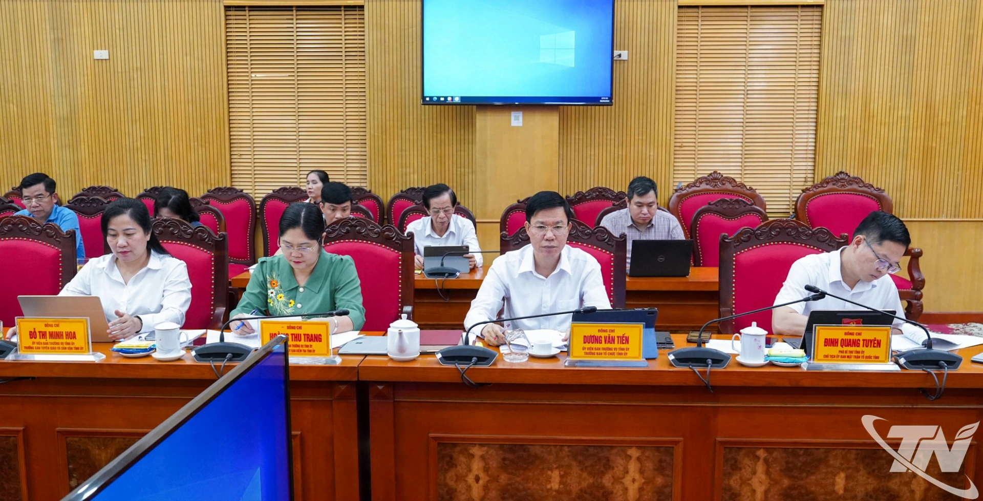 Các đồng chí lãnh đạo tỉnh và đại biểu dự Hội nghị.