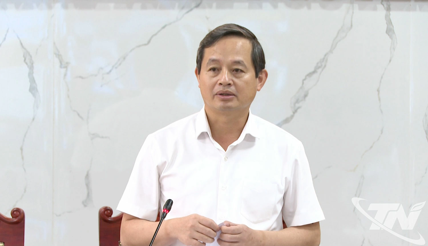 Đồng chí Chủ tịch UBND tỉnh Phạm Hoàng Sơn phát biểu chỉ đạo tại Hội nghị.