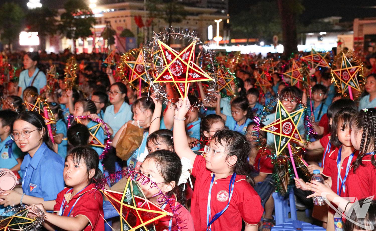 Niềm vui của các em thiếu nhi tại Chương trình.