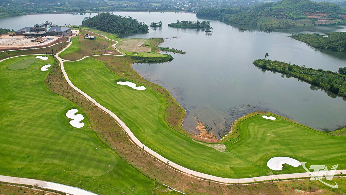 Sân Golf Glory tại khu vực hồ Suối Lạnh, xã Thành Công là một trong 13 sân golf được Thủ tướng Chính phủ phê duyệt trong quy hoạch tỉnh Thái Nguyên giai đoạn 2021-2030, tầm nhìn đến năm 2050.