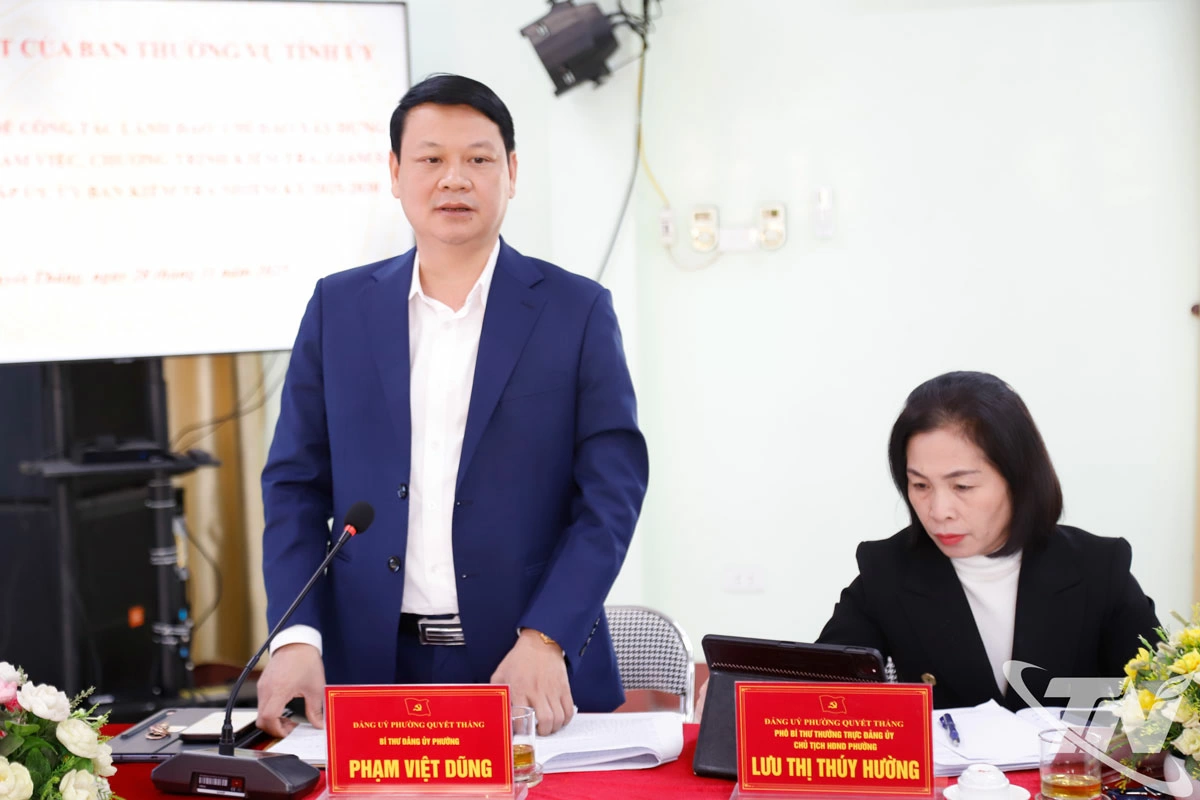 Đại diện Đảng ủy phường Quyết Thắng phát biểu tại buổi giám sát.