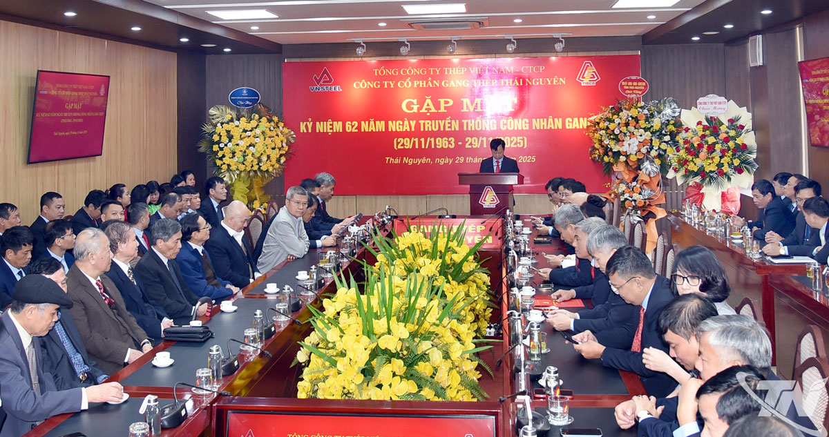 Buổi gặp mặt kỷ niệm 62 năm Ngày truyền thống Công nhân gang thép