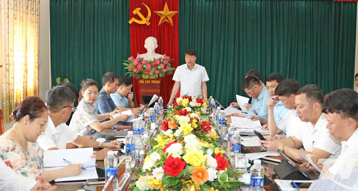 Quang cảnh cuộc họp.