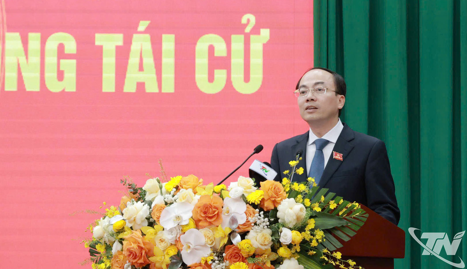Đồng chí Nguyễn Đăng Bình, Phó Bí thư Tỉnh ủy, Chủ tịch HĐND tỉnh, phát biểu tại buổi gặp mặt.