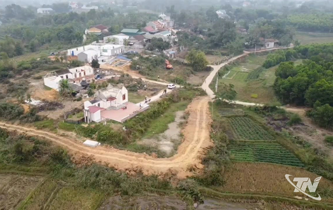 Nhờ đẩy mạnh tuyên truyền, vận động, nhiều hộ dân đã đồng thuận tháo dỡ công trình, bàn giao mặt bằng phục vụ   triển khai Dự án Khu công nghiệp Yên Bình 2.