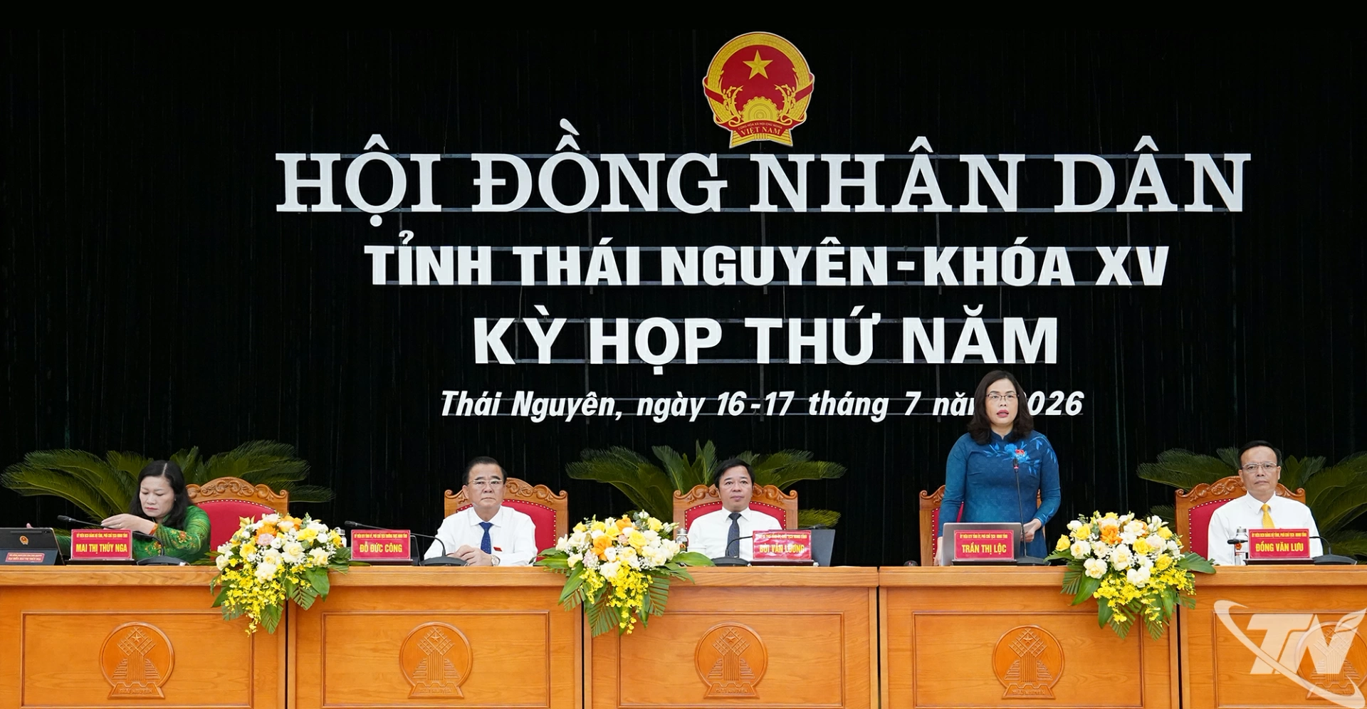 Các đồng chí Thường trực HĐND tỉnh chủ tọa Kỳ họp.