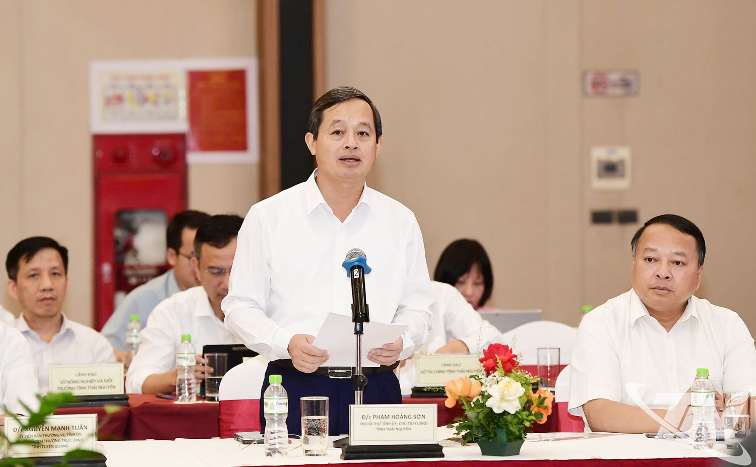 Đồng chí Phạm Hoàng Sơn, Phó Bí thư Tỉnh ủy, Chủ tịch UBND tỉnh Thái Nguyên, báo cáo tại buổi làm việc.