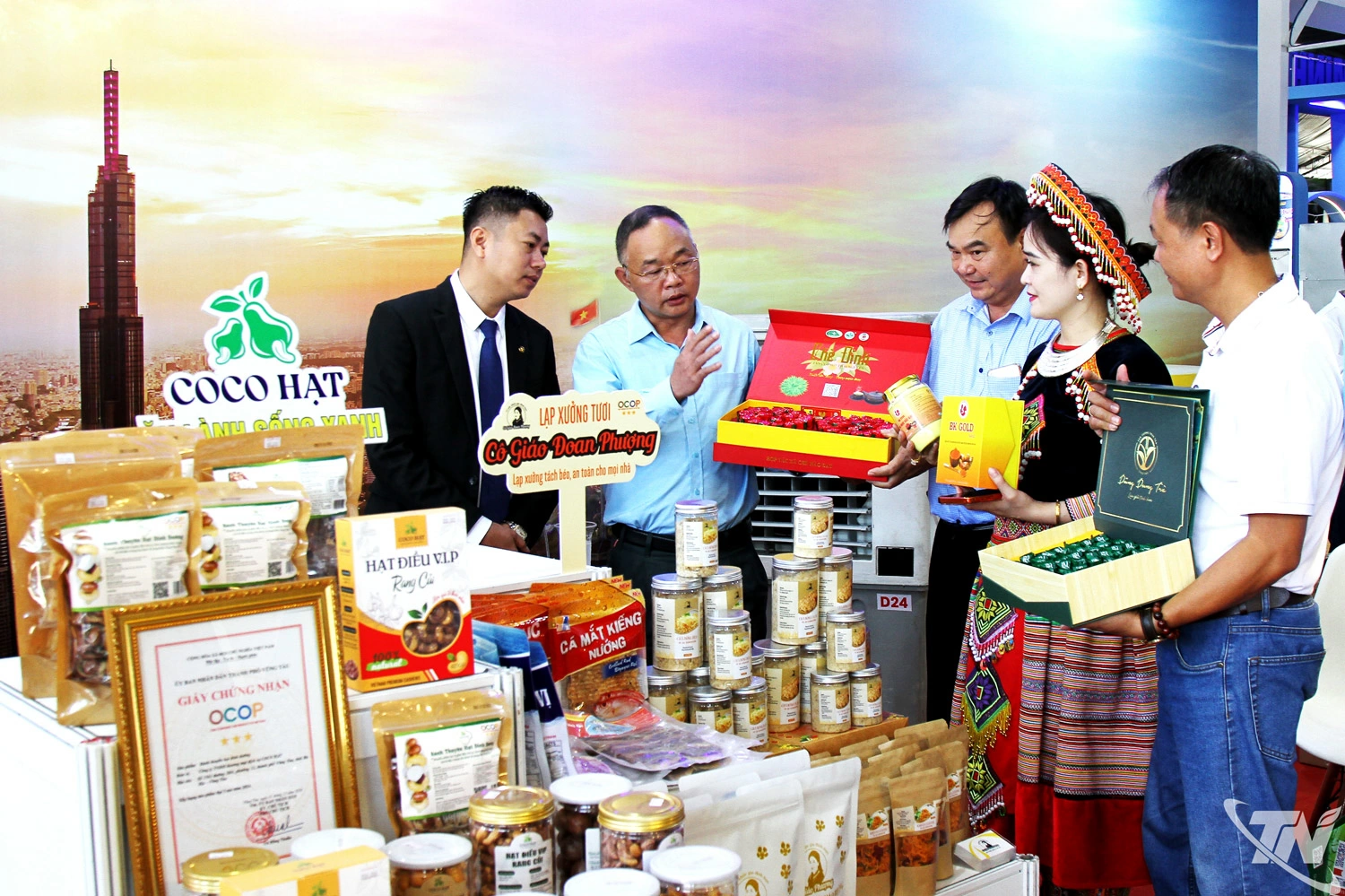 Các sản phẩm OCOP của Thái Nguyên thu hút sự quan tâm của đông đảo người tiêu dùng   tại các triển lãm, hội chợ, chương trình xúc tiến thương mại được tổ chức trong và ngoài tỉnh.