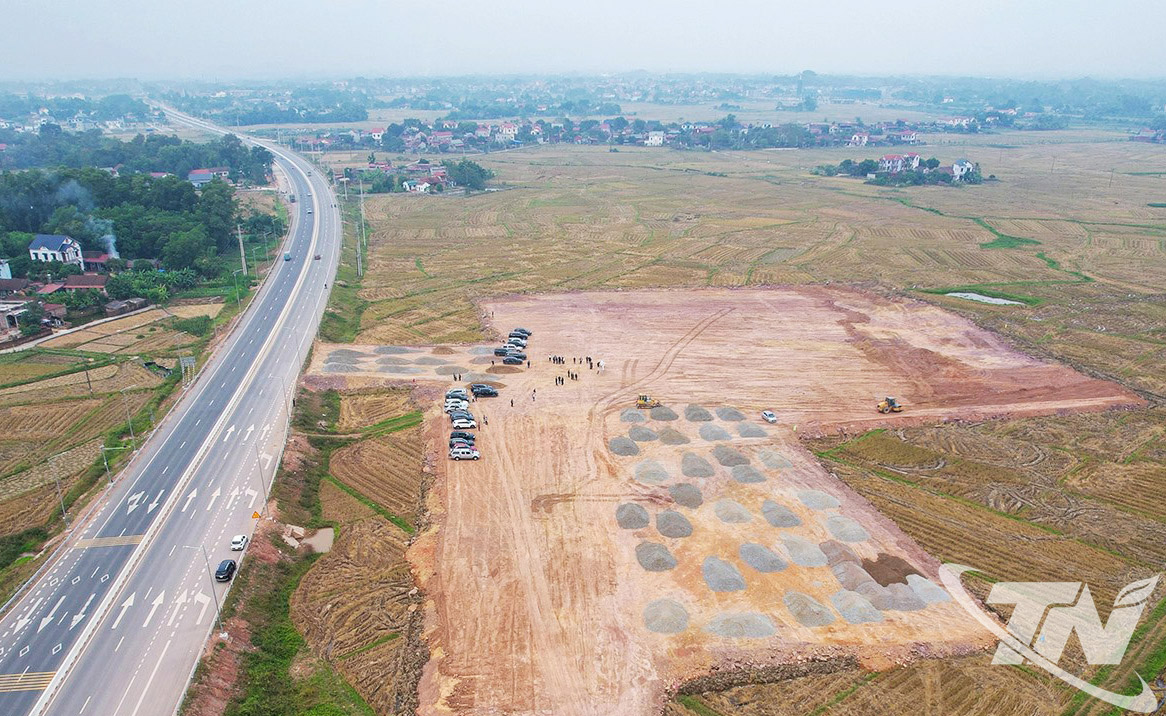Khu vực thực hiện Dự &aacute;n Khu c&ocirc;ng nghiệp Ph&uacute; B&igrave;nh c&oacute; quy m&ocirc; 675ha, tổng   vốn đầu tư gần 11.500 tỷ đồng, do Tổng C&ocirc;ng ty Ph&aacute;t triển đ&ocirc; thị Kinh Bắc -   CTCP l&agrave;m chủ đầu tư.