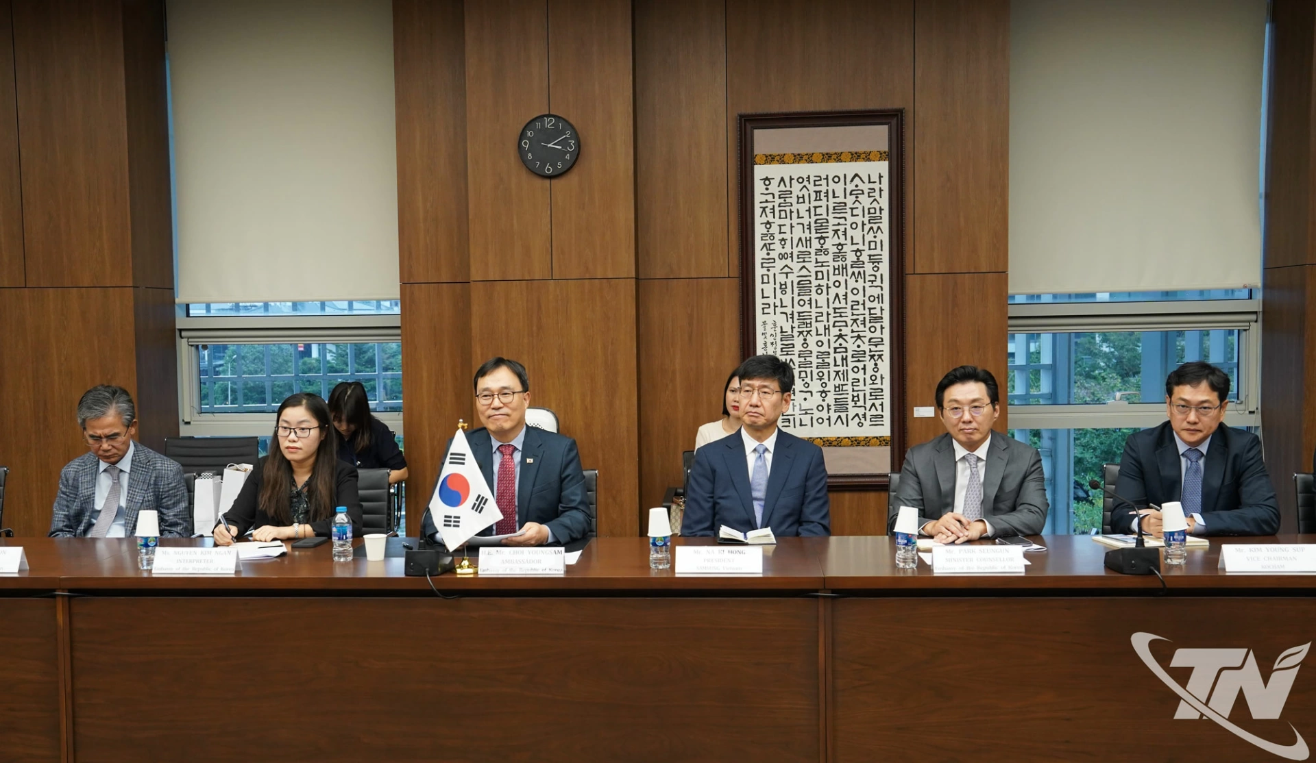 Lãnh đạo các cơ quan đại diện của Đại sứ quán Hàn Quốc tại Việt Nam tham dự buổi làm việc.