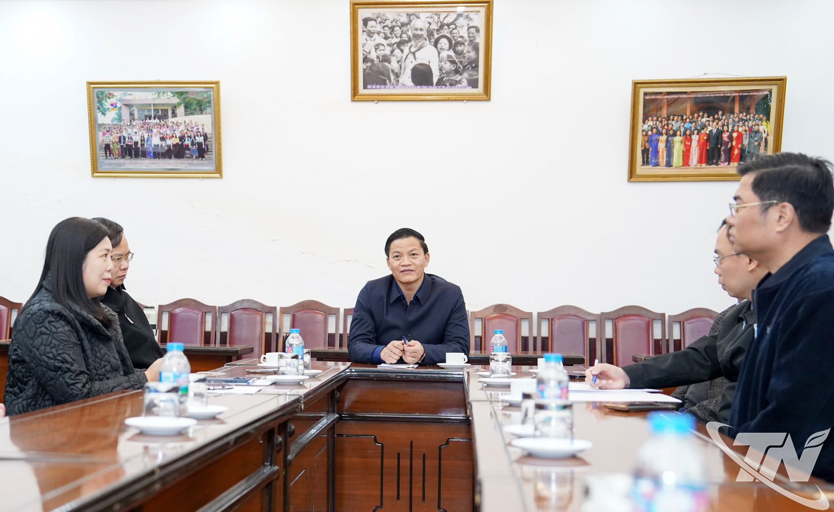 Đồng chí Chủ tịch UBND tỉnh Vương Quốc Tuấn làm việc với Ban Giám hiệu Trường Phổ thông Vùng cao Việt Bắc.