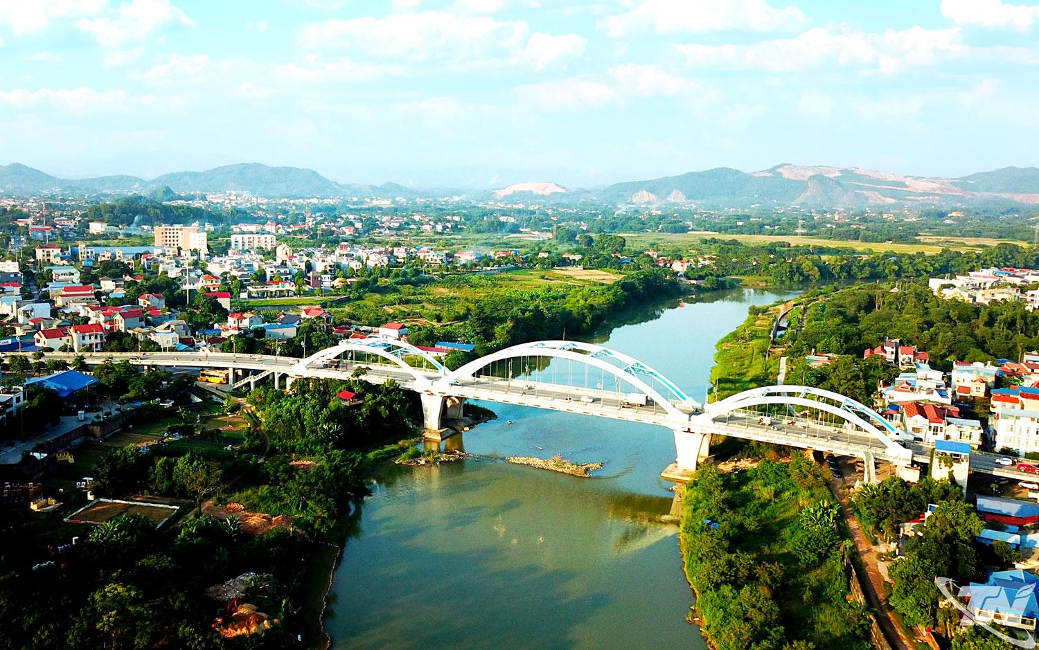 Dự án xây dựng tuyến đê Hữu Cầu đoạn từ cầu Cao Ngạn đến đập Thác Huống có tổng kinh phí dự kiến trên 7.600 tỷ đồng.