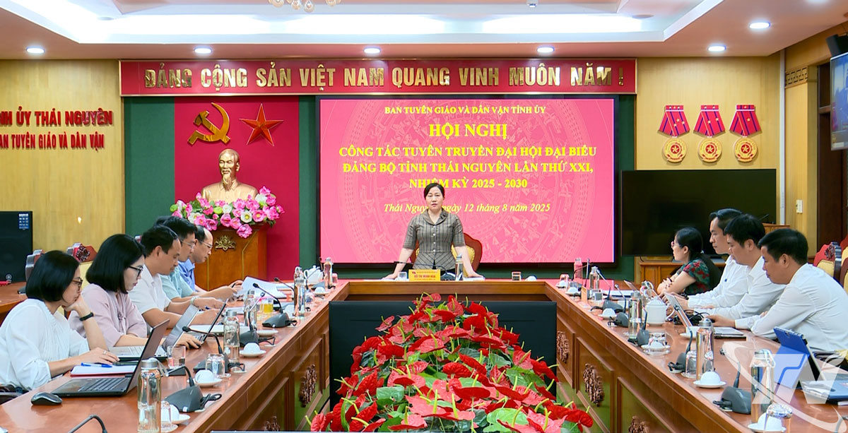Đồng chí Đỗ Thị Minh Hoa, Ủy viên Ban Thường vụ, Trưởng Ban Tuyên giáo và Dân vận Tỉnh ủy chủ trì Hội ngh