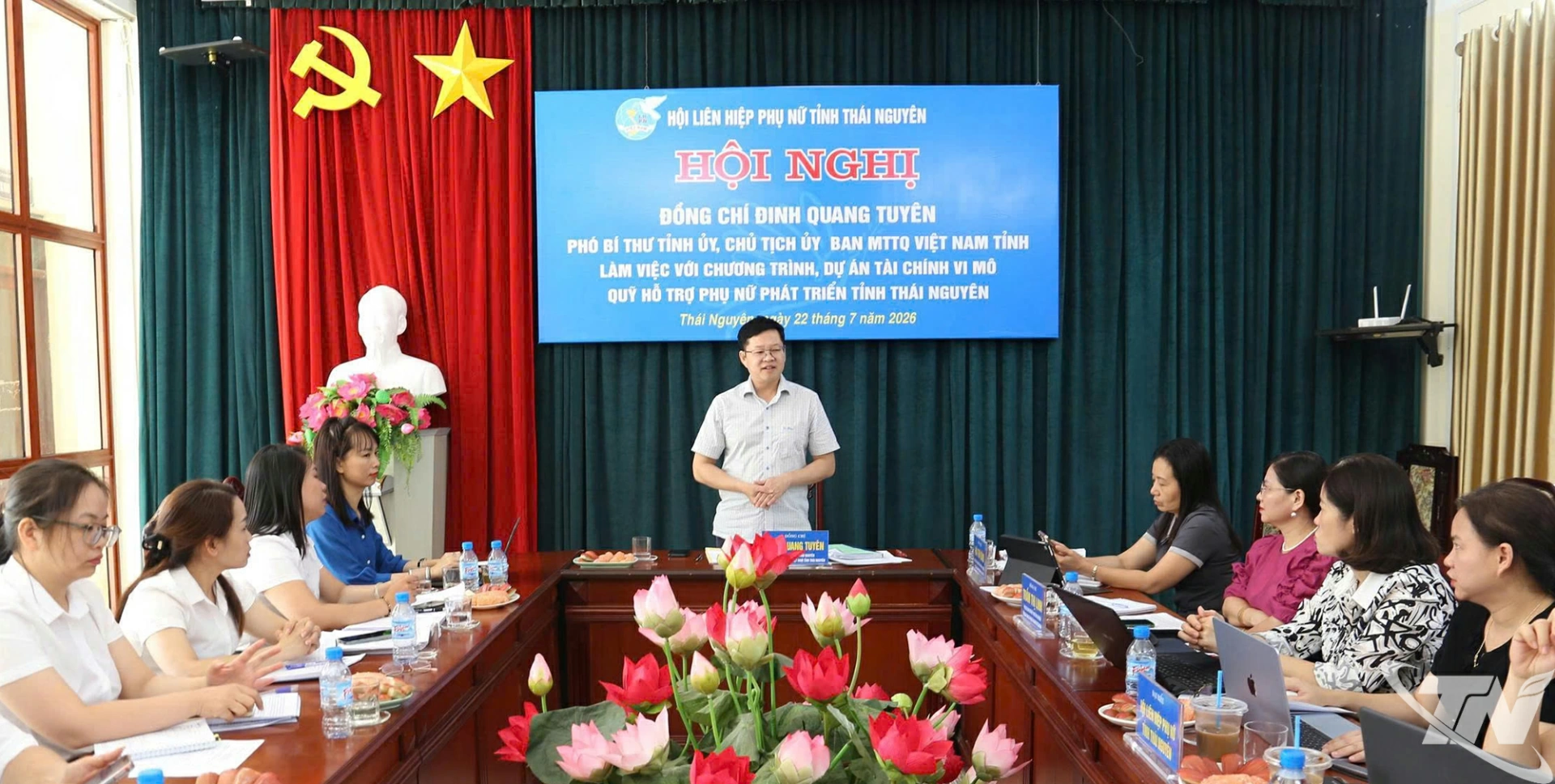 Quang cảnh buổi làm việc.