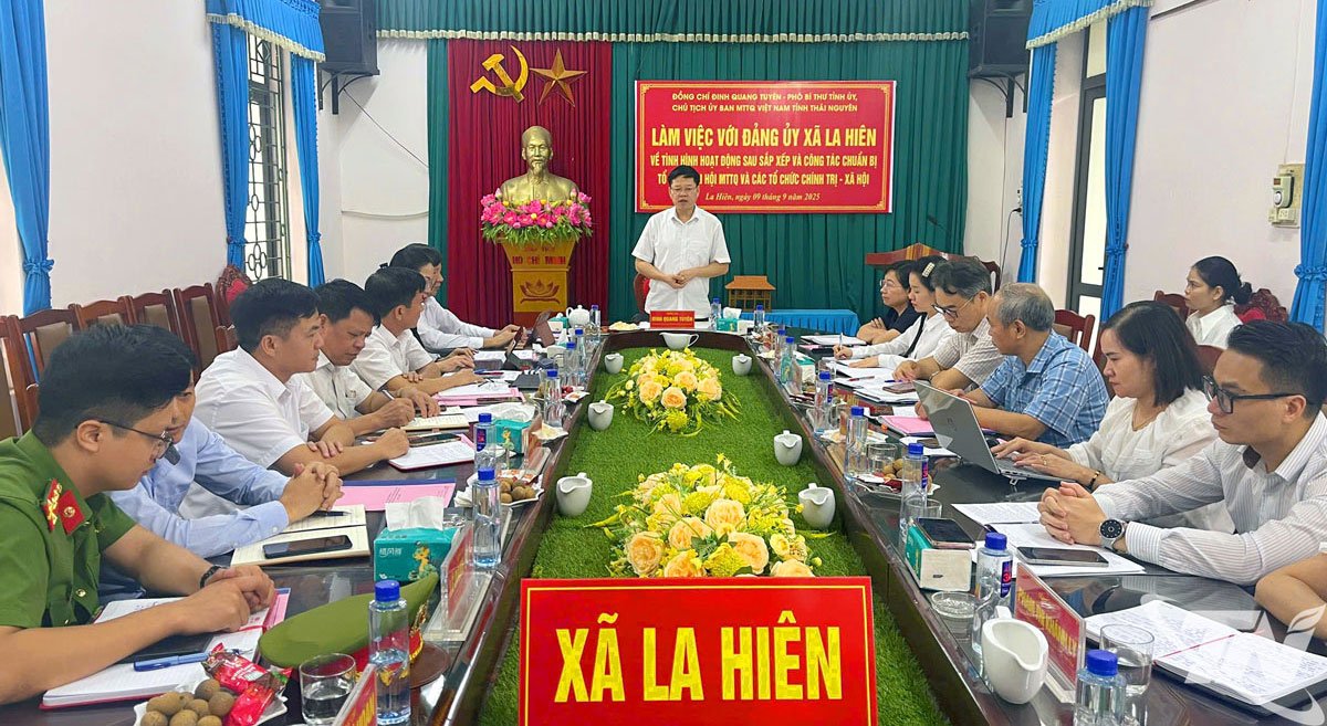 Đồng chí Phó Bí thư Tỉnh ủy, Chủ tịch Ủy ban MTTQ làm việc với Đảng ủy xã La Hiên