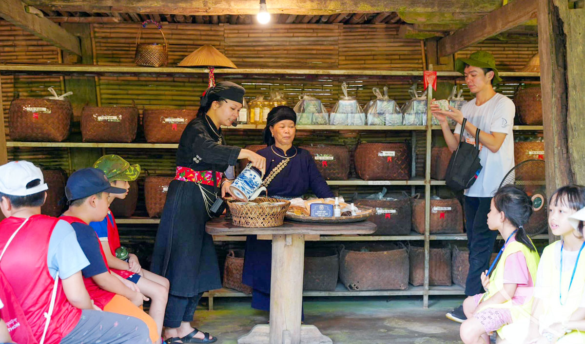 Du lịch cộng đồng, du lịch sinh thái gắn bảo tồn văn hóa dân tộc được Tỉnh Thái Nguyên quan tâm phát triển. Trong ảnh: Làng du lịch sinh thái Thái Hải được Tổ chức Du lịch Thế giới (UNWTO) vinh danh là Làng du lịch tốt nhất thế giới.