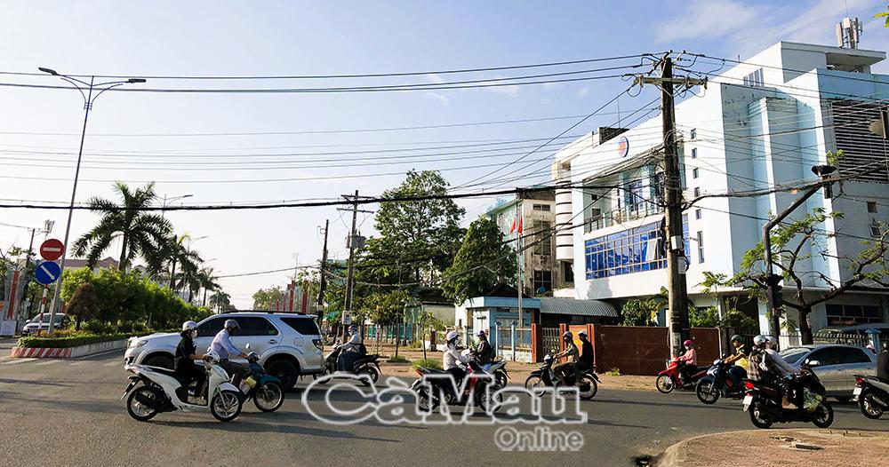 Sau khi đặt, đổi tên khóm, UBND phường Tân Thành đã công bố và đang cập nhật cơ sở dữ liệu hành chính, bản đồ hành chính và các văn bản có liên quan (ảnh: đường Phan Ngọc Hiển, phường Tân Thành, tỉnh Cà Mau).