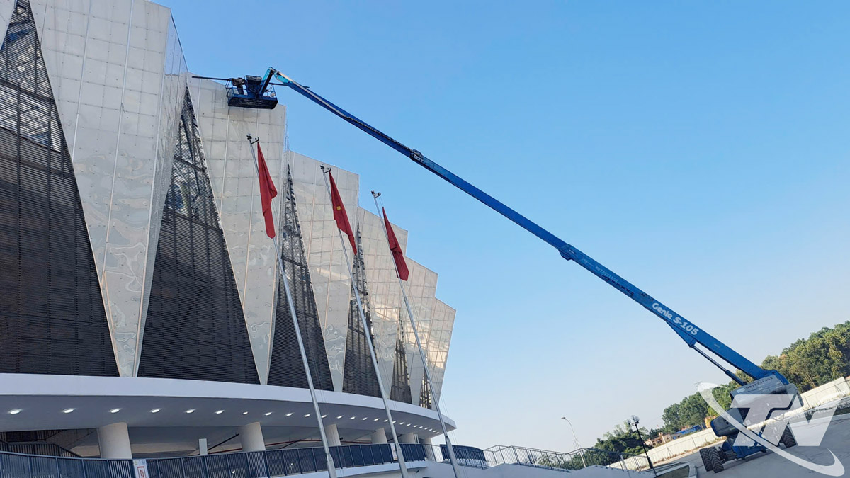 Đơn vị viễn thông lắp đặt các thiết bị.