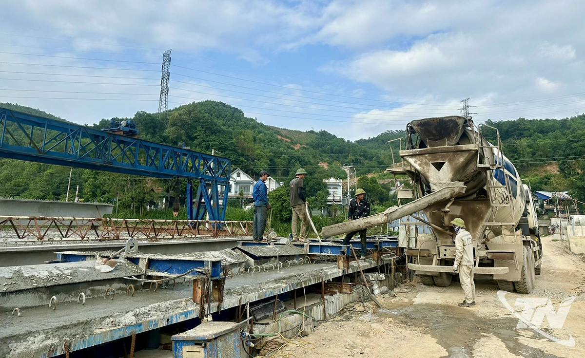 tHi công cầu An Lon