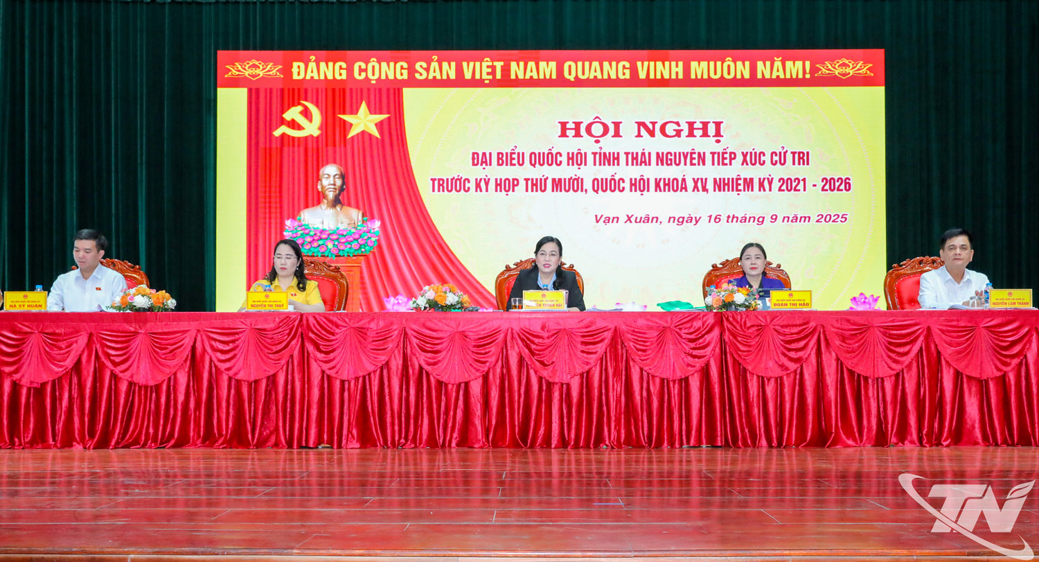 Đoàn đại biểu Quốc hội đơn vị tỉnh Thái Nguyên tại buổi tiếp xúc cử tri.