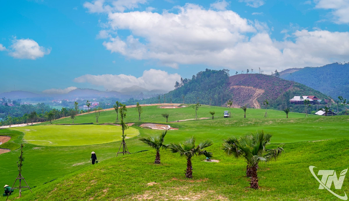 Theo Quy hoạch thời kỳ 2021-2030, tầm nhìn đến năm 2050, tỉnh Thái Nguyên có 13 sân golf gắn với các khu nghỉ dưỡng, vui chơi, giải trí. Đến nay, 2 dự án sân golf đã được triển khai, gồm: Sân golf Glory và sân golf Tân Thái. Trong đó, sân golf Glory đã cơ bản được hoàn thành.