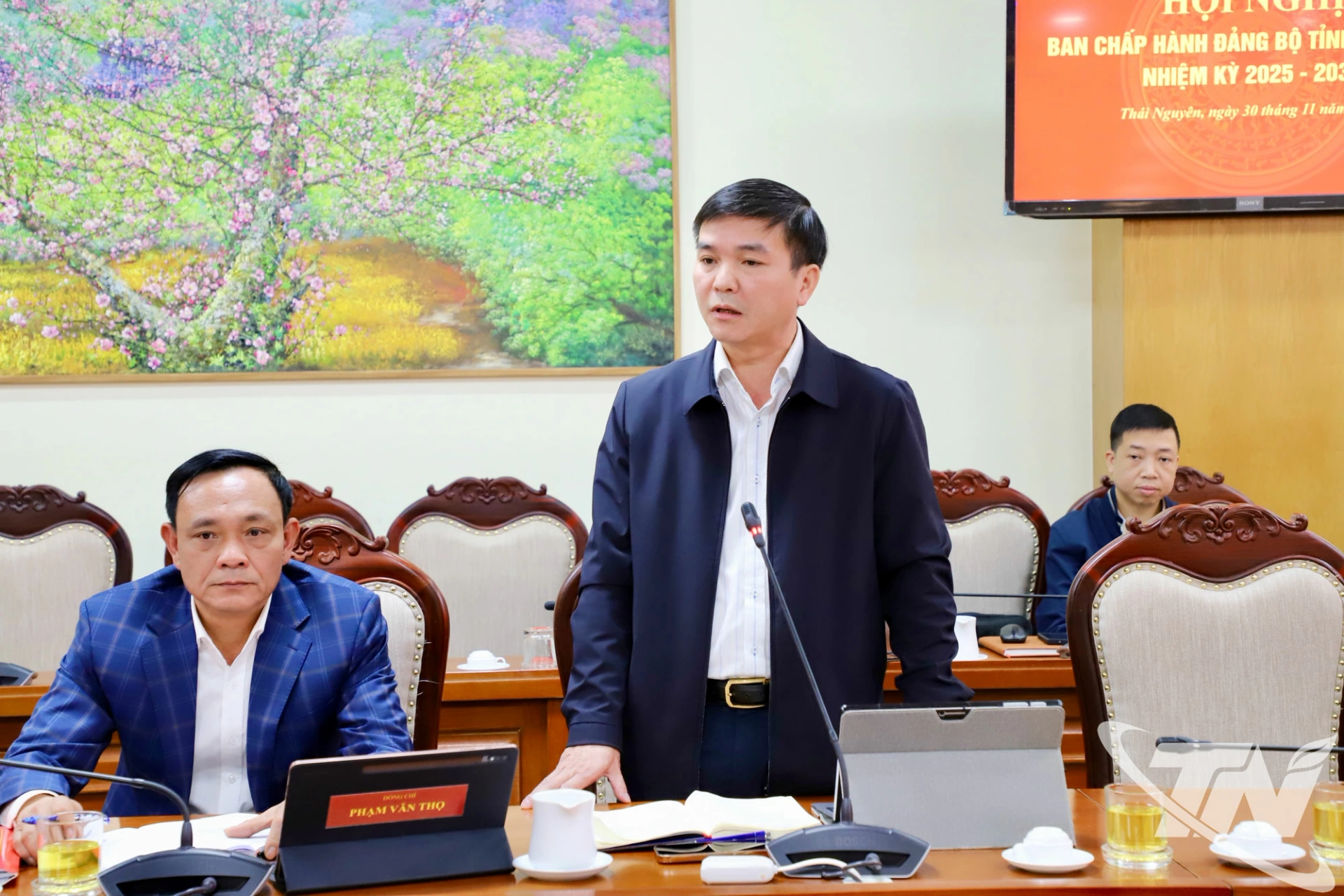 Đại biểu thảo luận tại tổ.