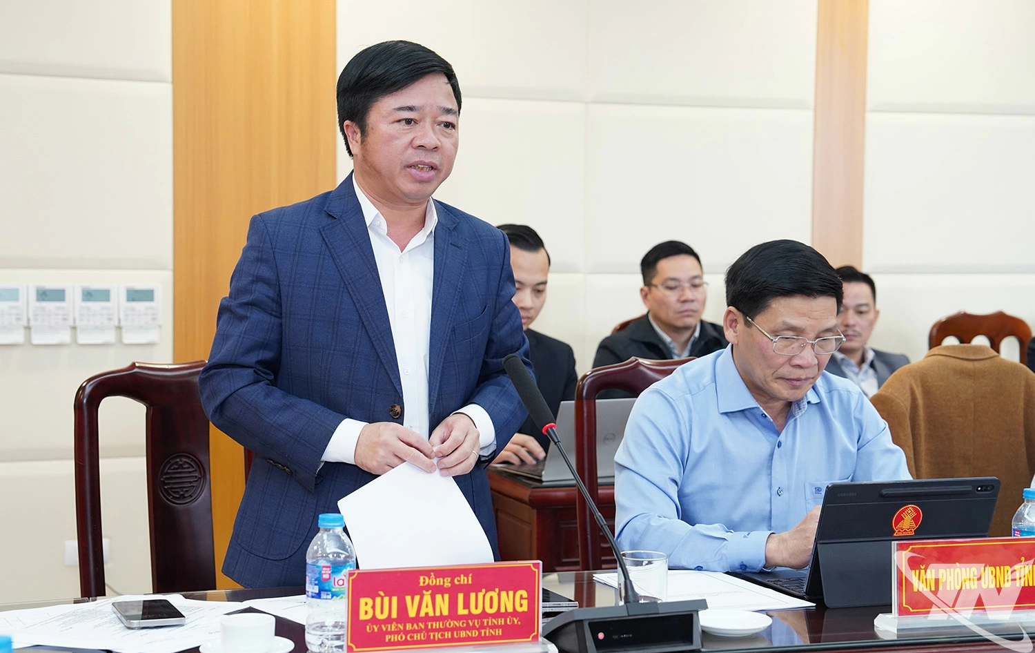 Đồng chí Phó Chủ tịch UBND tỉnh Bùi Văn Lương phát biểu tại buổi làm việc.