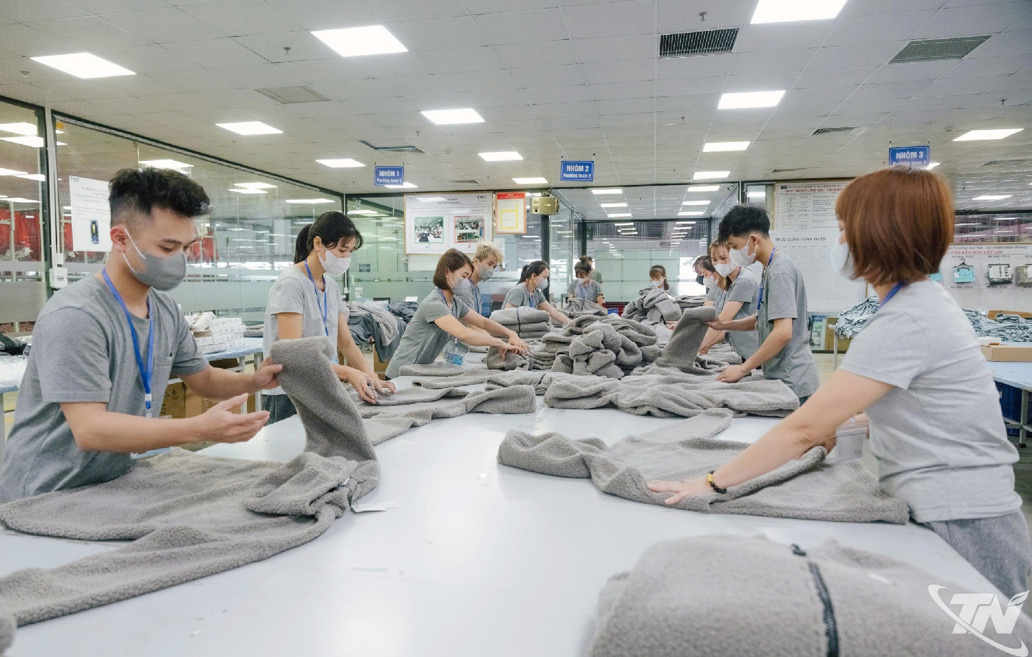 Sản xuất hàng may mặc xuất khẩu tại Công ty CP Đầu tư và Thương mại TNG.