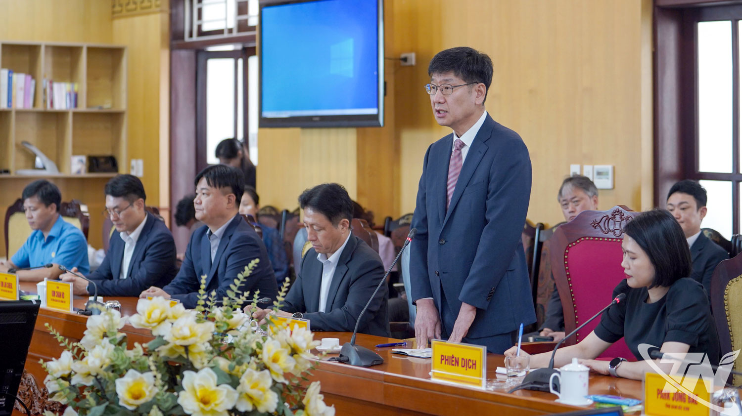 Ông Na Ki Hong Tổng Giám đốc Samsung Việt Nam chia sẻ sâu sắc với tỉnh Thái Nguyên về những thiệt hại do cơn bão số 11 và hoàn lưu sau bão gây nên tại địa phương.