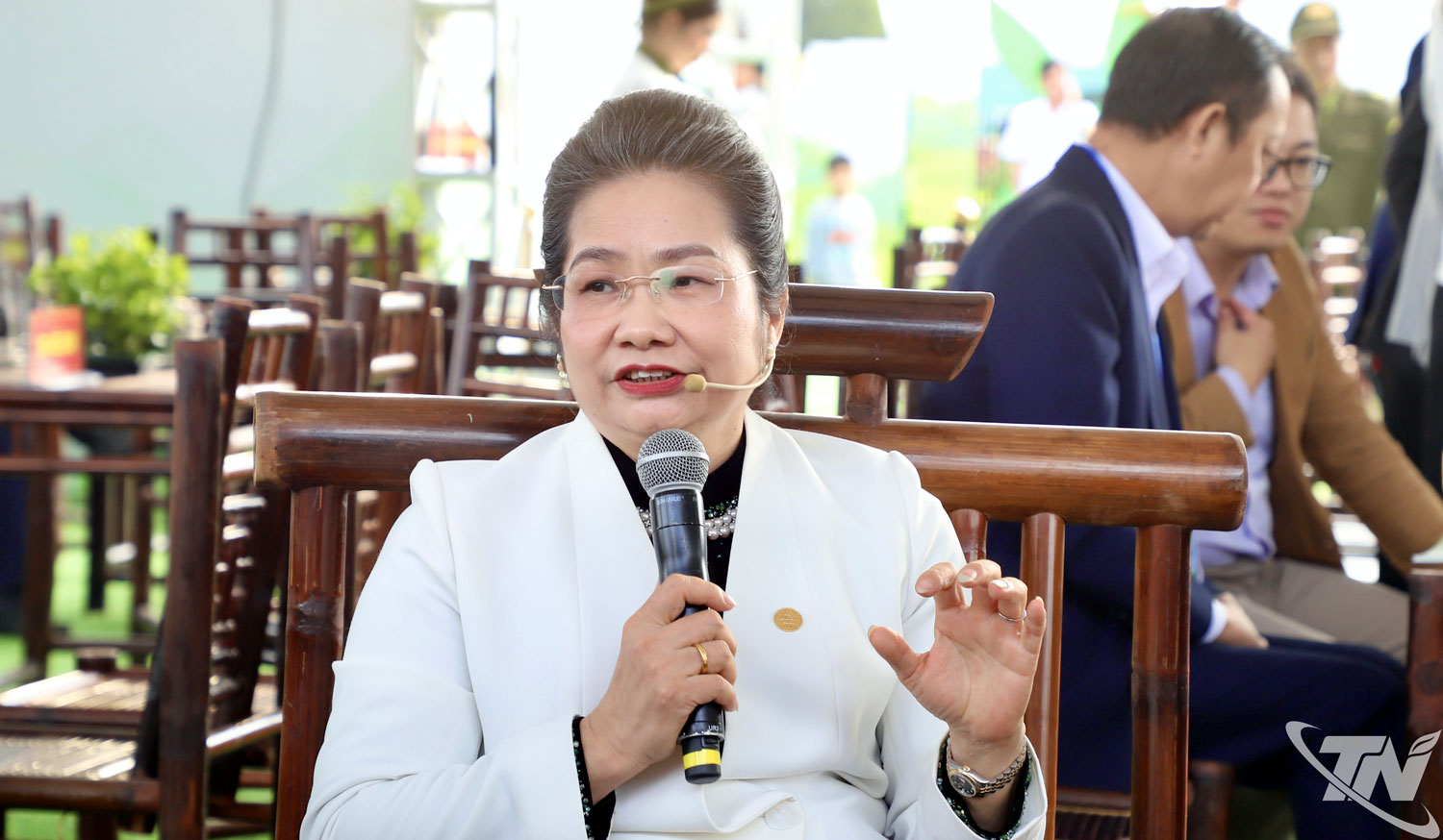 Tiến sĩ Nguyễn Thị Vinh, Phó Chủ tịch Hội nữ doanh nhân Việt Nam, Chủ tịch Hội Nữ Doanh nhân tỉnh Thái Nguyên, Chủ tịch HĐQT Công ty CP Thương mại Thái Hưng