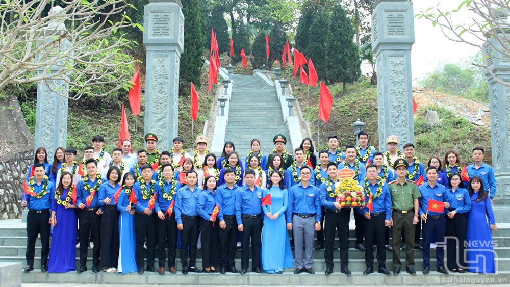 Thông qua các phong trào, cuộc vận động, nhiều thanh niên tiên tiến điển hình được tuyên dương trong thực hiện Chỉ thị số 05 Học tập và làm theo Bác.
