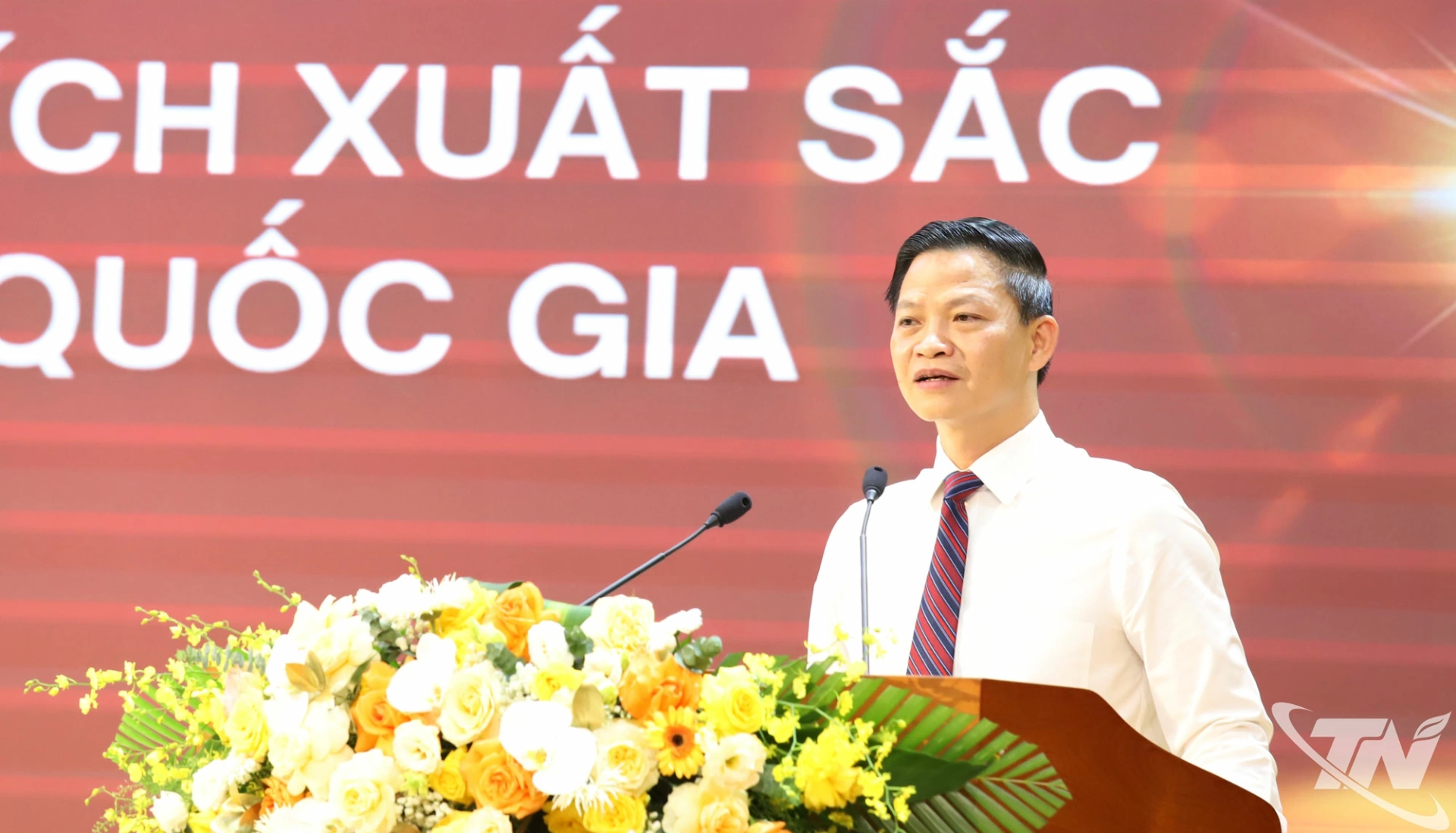 Đồng chí Chủ tịch UBND tỉnh Vương Quốc Tuấn phát biểu tại Hội nghị.