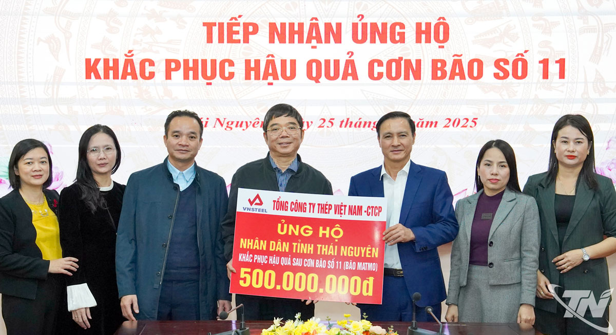 Lãnh đạo Tổng Công ty Thép Việt Nam trao số tiền 500 triệu đồng hỗ trợ tỉnh Thái Nguyên khắc phục thiệt hại do mưa lũ