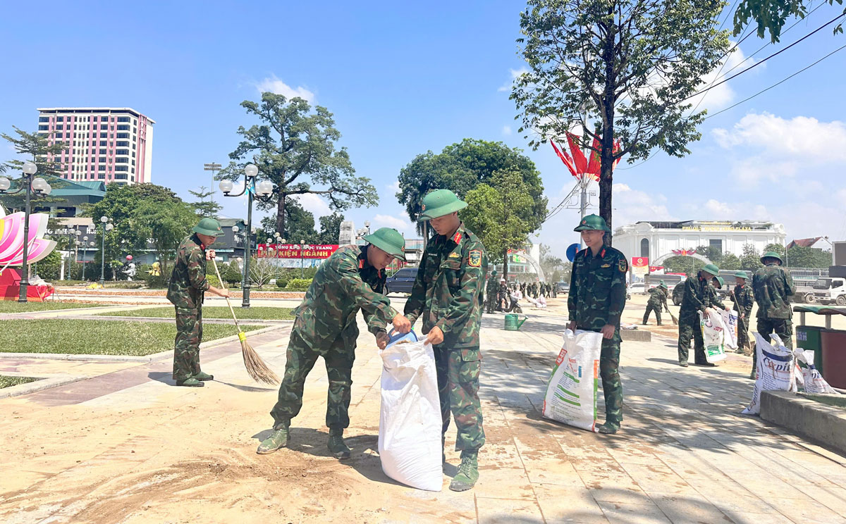 Bộ đội tham gia