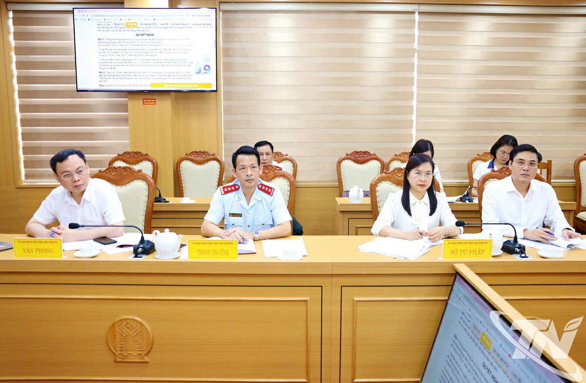 Các đại biểu dự buổi tiếp công dân.