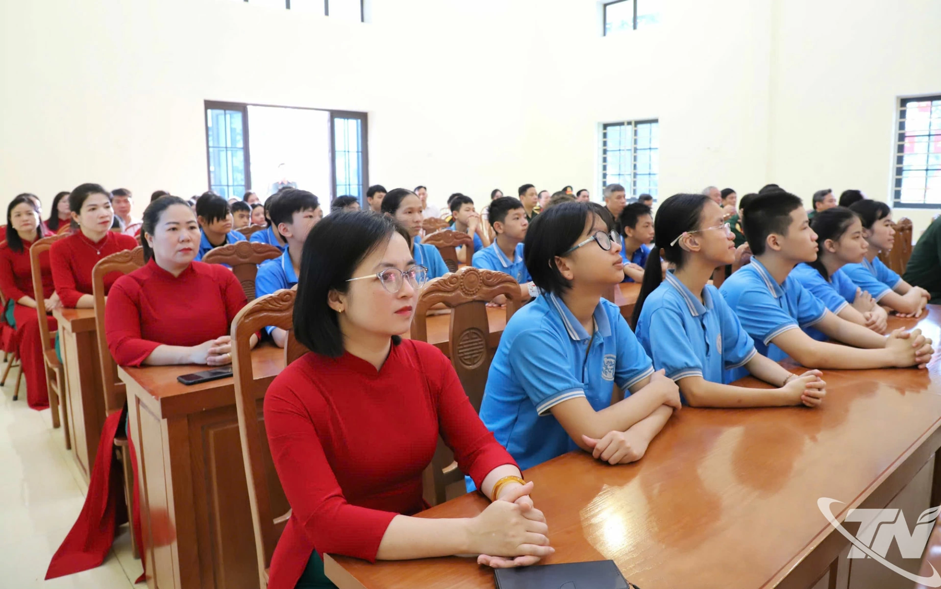Giáo viên và học sinh Trung tâm Hỗ trợ phát triển giáo dục hòa nhập trẻ khuyết tật Thái Nguyên.
