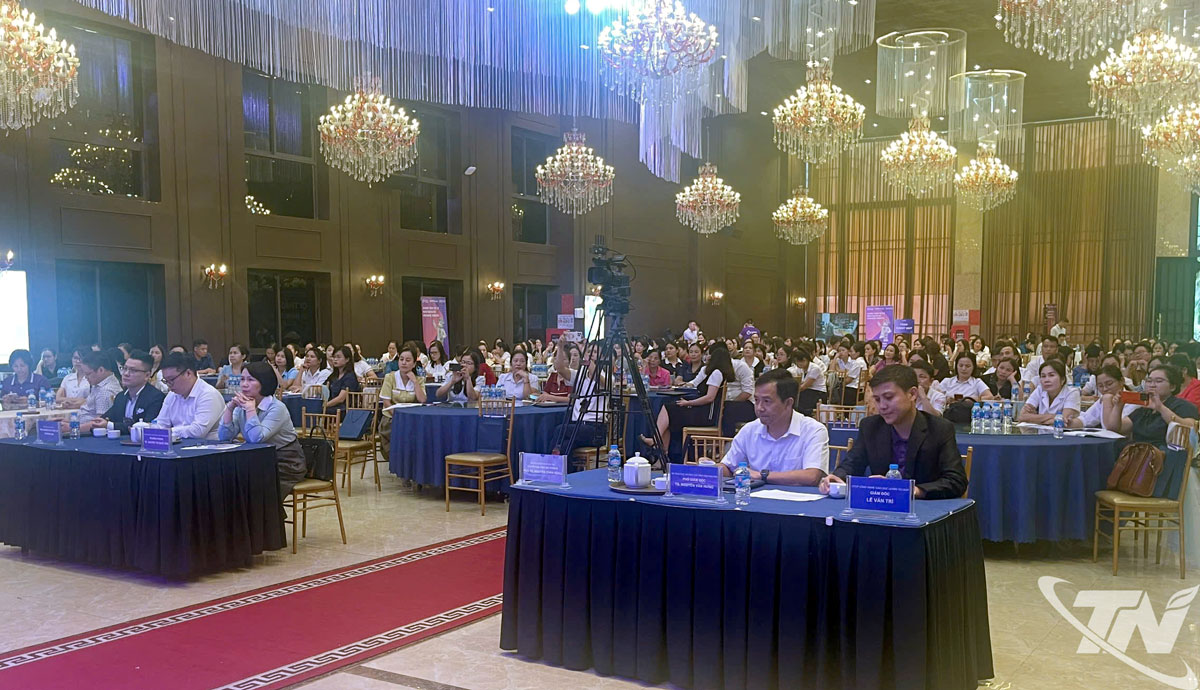 Hội thảo có sự tham gia của nhiều chuyên gia, nhà khoa học trong lĩnh vực STEM, trí tuệ nhân tạo và công nghệ giáo dục.