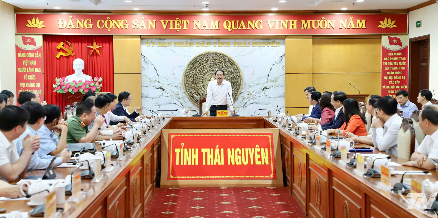 Đồng chí Bí thư Tỉnh ủy Trịnh Xuân Trường chủ trì Hội nghị.