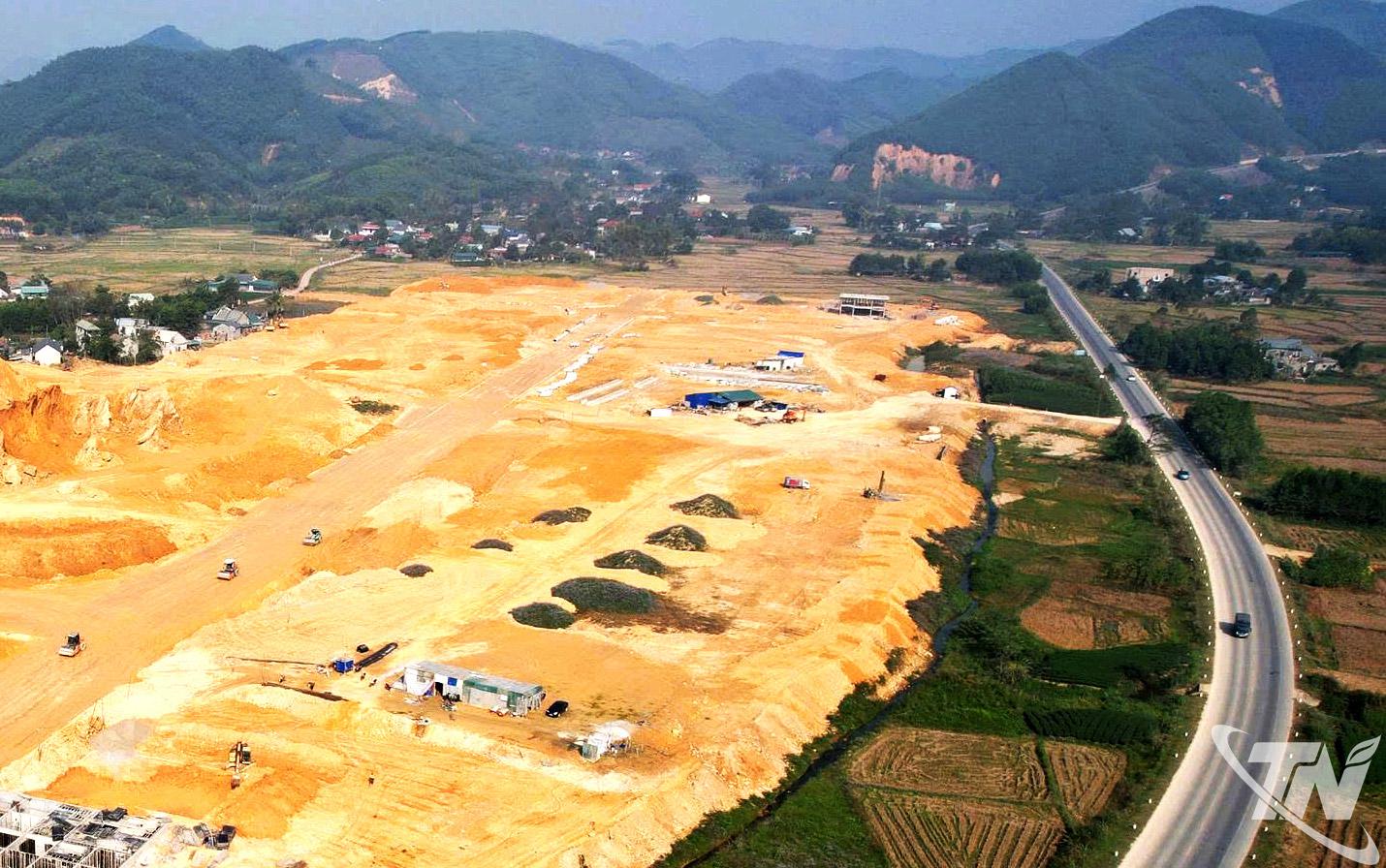 Công ty CP Đầu tư và Phát triển đô thị Thăng Long Thái Nguyên khẩn trương thi công hạ tầng Cụm công nghiệp Yên Lạc, phấn đấu hoàn thành trước tiến độ kế hoạch 1 năm.