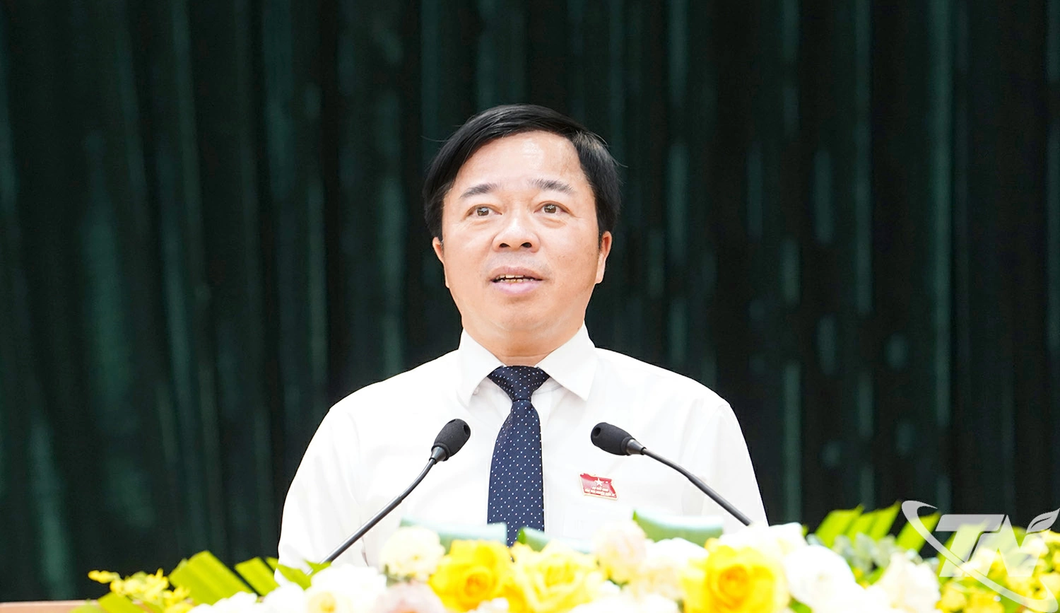 Đồng chí Bùi Văn Lương, Phó Bí thư Tỉnh ủy, Chủ tịch HĐND tỉnh phát biểu bế mạc Kỳ họp.