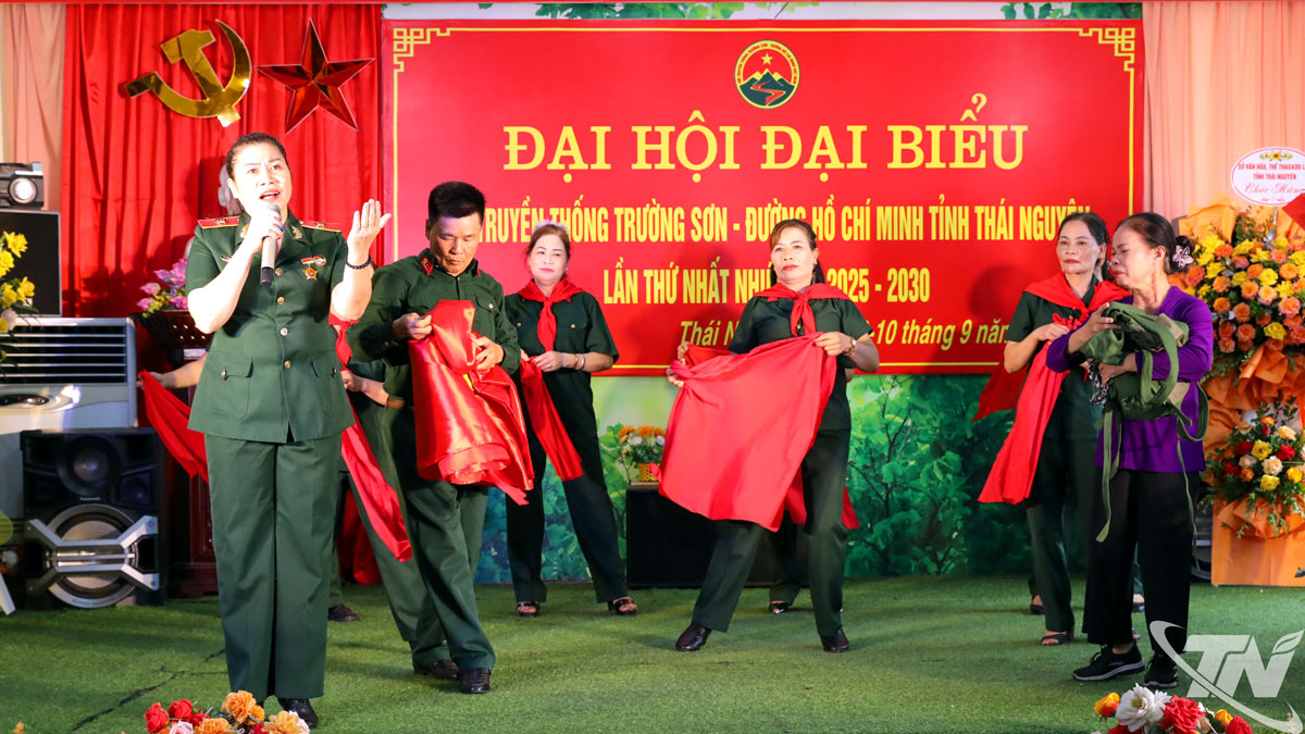 Tiết mục văn nghệ chào mừng Đại hội Hội Truyền thống Trường Sơn - Đường Hồ Chí Minh tỉnh Thái Nguyên lần thứ nhất, nhiệm kỳ 2025 -2030.